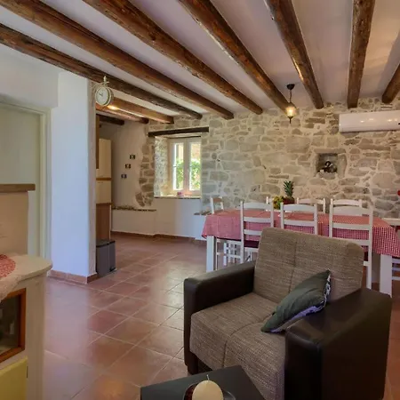 Zita Comfortable Holiday Villa
