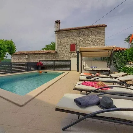 Zita Comfortable Holiday Villa