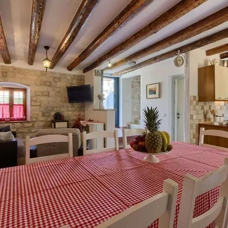 Zita Comfortable Holiday Villa Porec